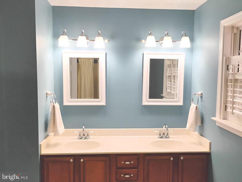 11 COTTONWOOD DR, BARBOURSVILLE, Virginia 22923, 3 Bedrooms Bedrooms, ,2 BathroomsBathrooms,Residential,11 COTTONWOOD DR,VAGR2000742 MLS # VAGR2000742