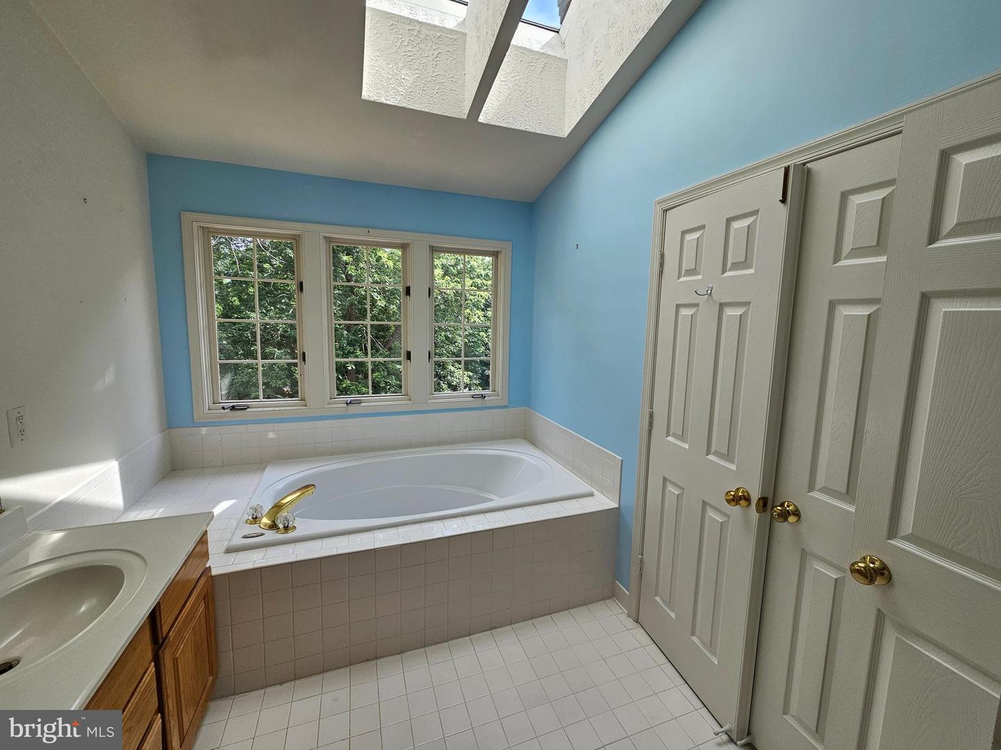 10450 COURTNEY DR, FAIRFAX, Virginia 22030, 3 Bedrooms Bedrooms, ,3 BathroomsBathrooms,Residential,For sale,10450 COURTNEY DR,VAFC2006624 MLS # VAFC2006624