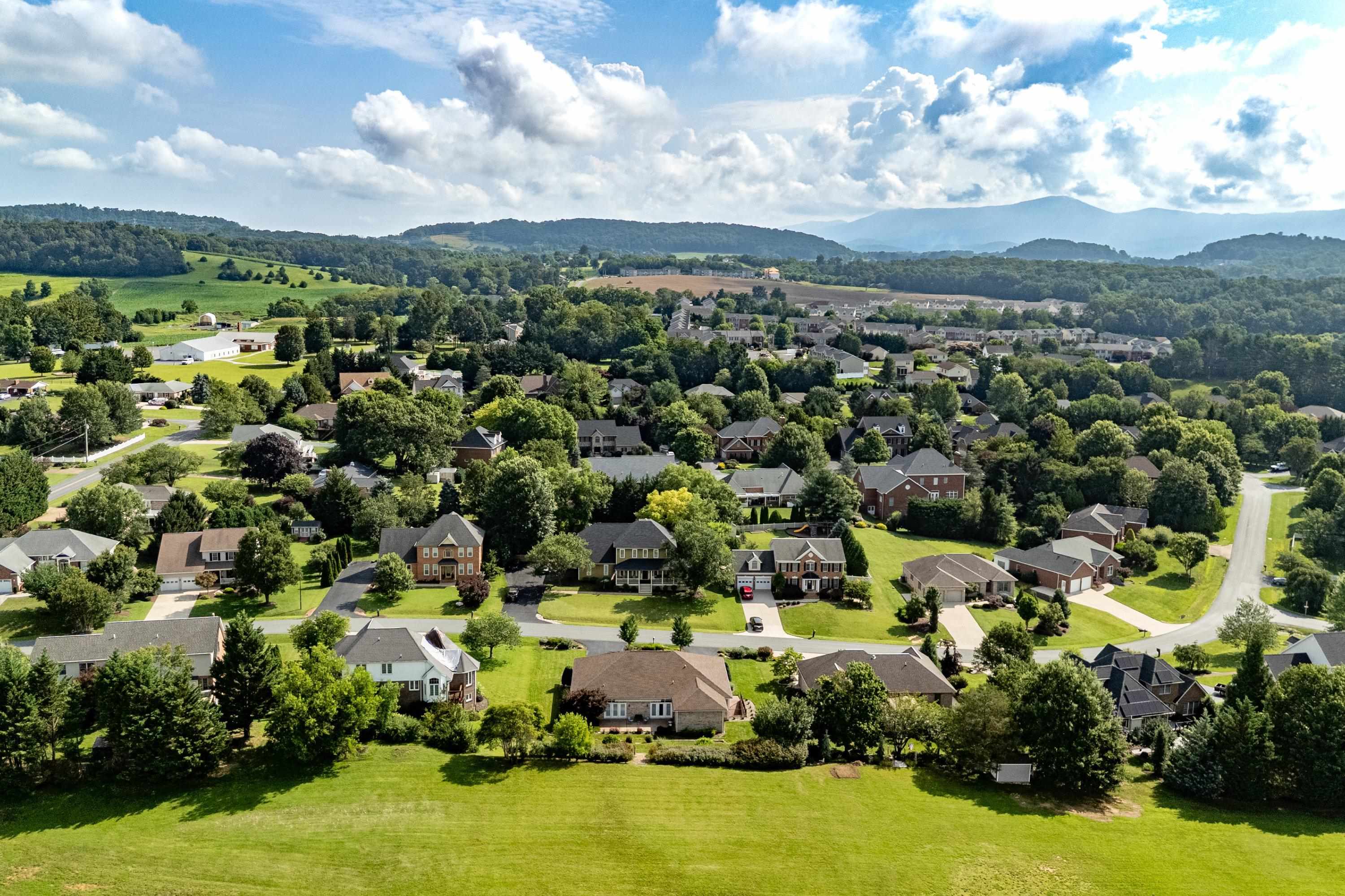 3242 BARRINGTON DR, ROCKINGHAM, Virginia 22801, 4 Bedrooms Bedrooms, ,3 BathroomsBathrooms,Residential,3242 BARRINGTON DR,667016 MLS # 667016