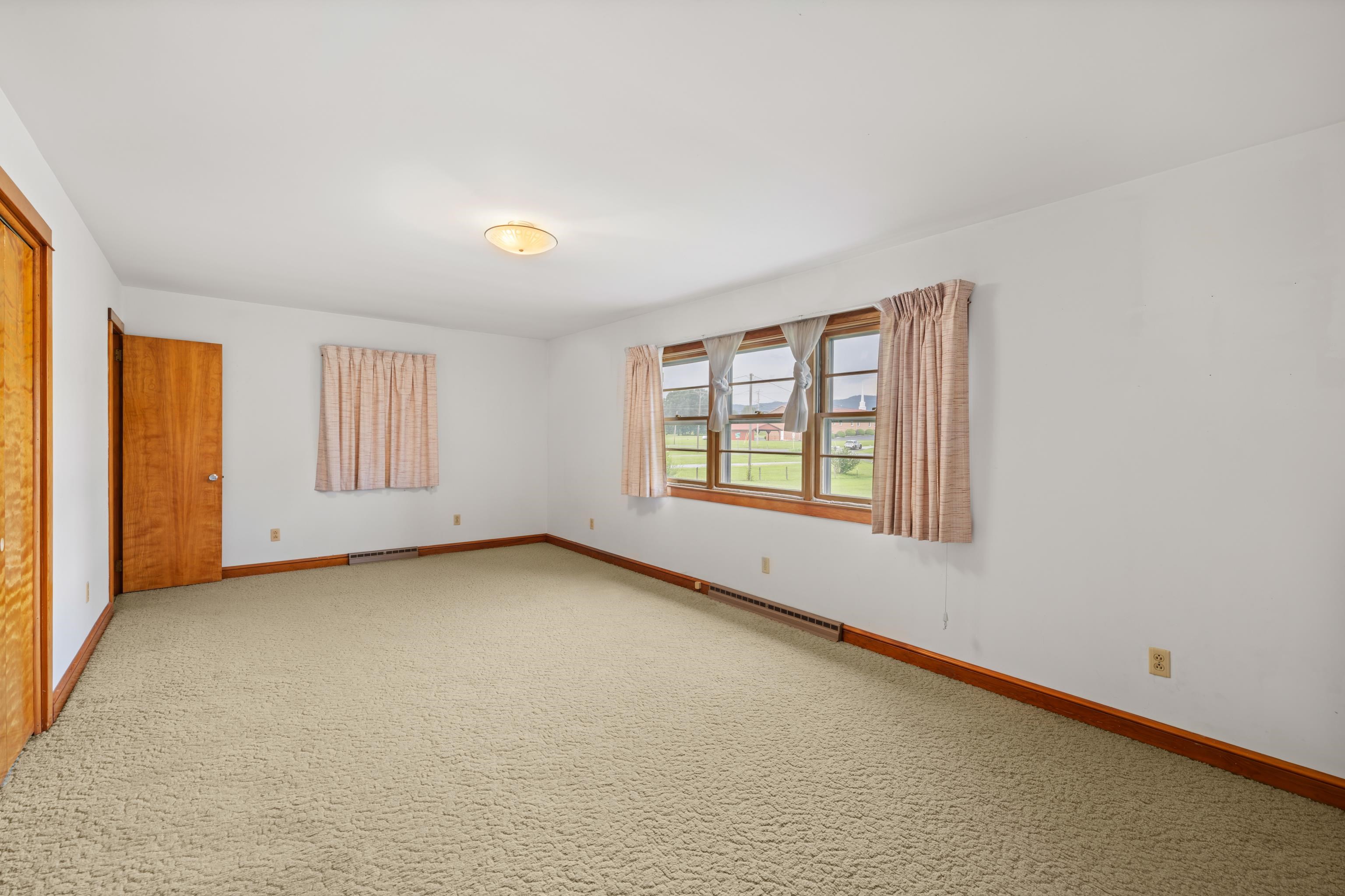 14386 ROCKINGHAM PIKE, ELKTON, Virginia 22827, 3 Bedrooms Bedrooms, ,1 BathroomBathrooms,Residential,14386 ROCKINGHAM PIKE,667018 MLS # 667018