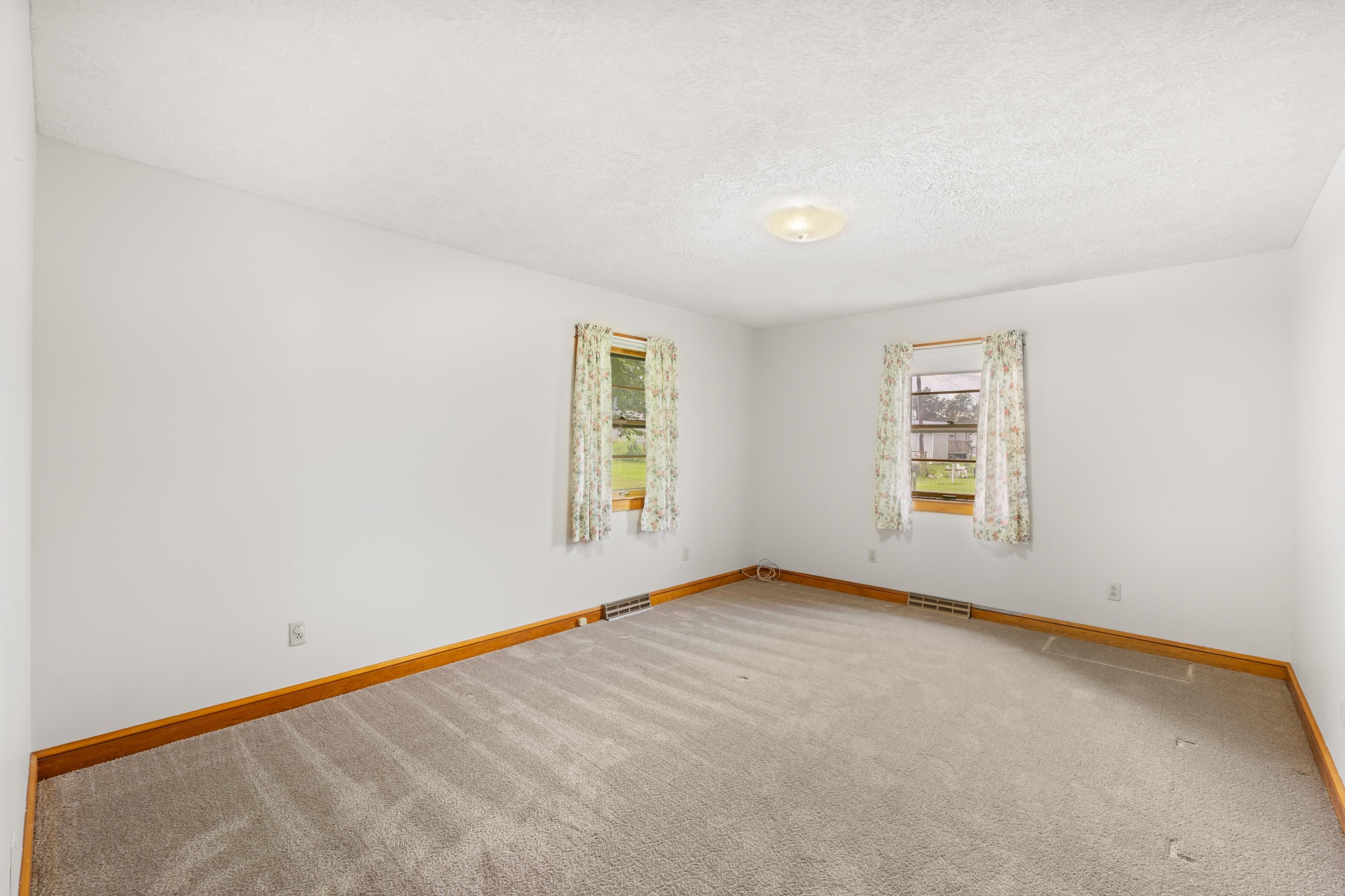 14386 ROCKINGHAM PIKE, ELKTON, Virginia 22827, 3 Bedrooms Bedrooms, ,1 BathroomBathrooms,Residential,14386 ROCKINGHAM PIKE,667018 MLS # 667018
