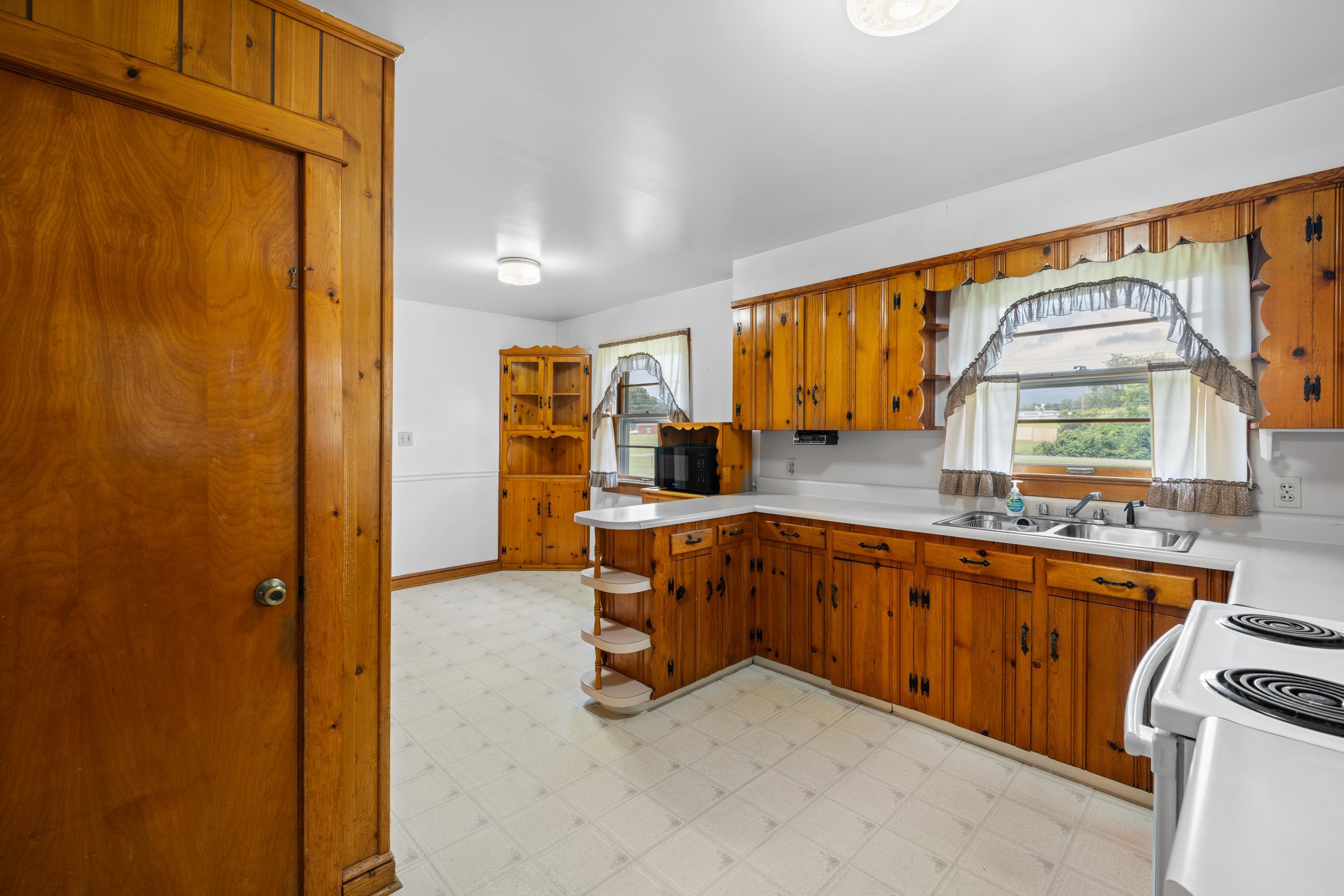 14386 ROCKINGHAM PIKE, ELKTON, Virginia 22827, 3 Bedrooms Bedrooms, ,1 BathroomBathrooms,Residential,14386 ROCKINGHAM PIKE,667018 MLS # 667018