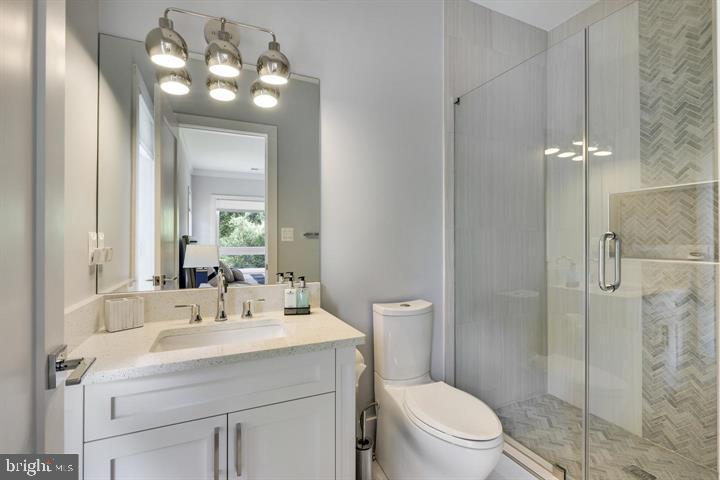 9604 PEMBROKE PL, VIENNA, Virginia 22182, 6 Bedrooms Bedrooms, ,6 BathroomsBathrooms,Residential,For sale,9604 PEMBROKE PL,VAFX2255936 MLS # VAFX2255936