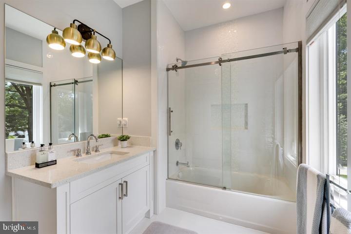 9604 PEMBROKE PL, VIENNA, Virginia 22182, 6 Bedrooms Bedrooms, ,6 BathroomsBathrooms,Residential,For sale,9604 PEMBROKE PL,VAFX2255936 MLS # VAFX2255936
