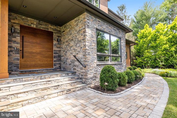9604 PEMBROKE PL, VIENNA, Virginia 22182, 6 Bedrooms Bedrooms, ,6 BathroomsBathrooms,Residential,For sale,9604 PEMBROKE PL,VAFX2255936 MLS # VAFX2255936