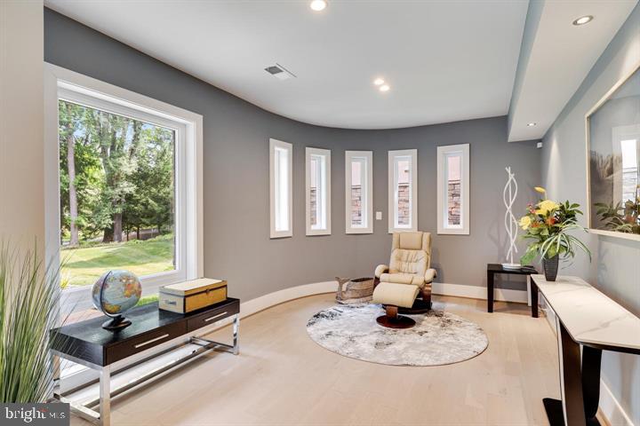 9604 PEMBROKE PL, VIENNA, Virginia 22182, 6 Bedrooms Bedrooms, ,6 BathroomsBathrooms,Residential,For sale,9604 PEMBROKE PL,VAFX2255936 MLS # VAFX2255936