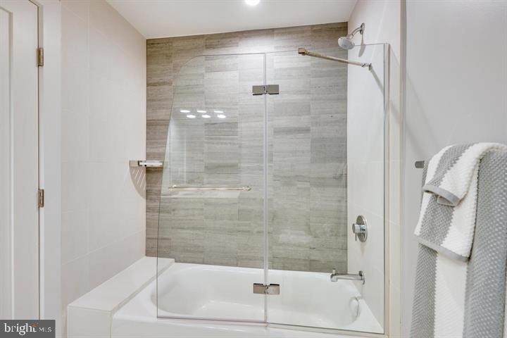 9604 PEMBROKE PL, VIENNA, Virginia 22182, 6 Bedrooms Bedrooms, ,6 BathroomsBathrooms,Residential,For sale,9604 PEMBROKE PL,VAFX2255936 MLS # VAFX2255936