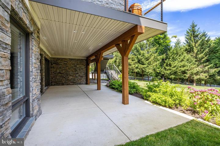 9604 PEMBROKE PL, VIENNA, Virginia 22182, 6 Bedrooms Bedrooms, ,6 BathroomsBathrooms,Residential,For sale,9604 PEMBROKE PL,VAFX2255936 MLS # VAFX2255936