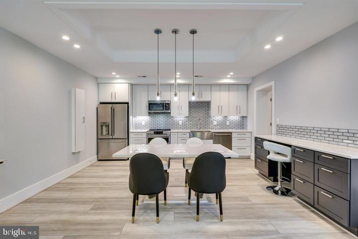 9604 PEMBROKE PL, VIENNA, Virginia 22182, 6 Bedrooms Bedrooms, ,6 BathroomsBathrooms,Residential,For sale,9604 PEMBROKE PL,VAFX2255936 MLS # VAFX2255936