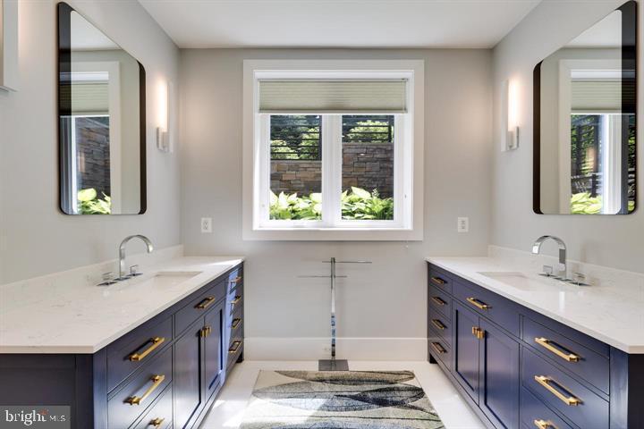 9604 PEMBROKE PL, VIENNA, Virginia 22182, 6 Bedrooms Bedrooms, ,6 BathroomsBathrooms,Residential,For sale,9604 PEMBROKE PL,VAFX2255936 MLS # VAFX2255936