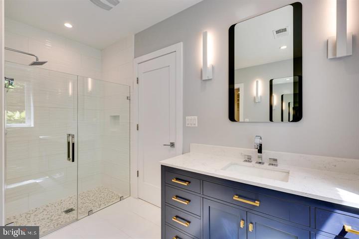 9604 PEMBROKE PL, VIENNA, Virginia 22182, 6 Bedrooms Bedrooms, ,6 BathroomsBathrooms,Residential,For sale,9604 PEMBROKE PL,VAFX2255936 MLS # VAFX2255936