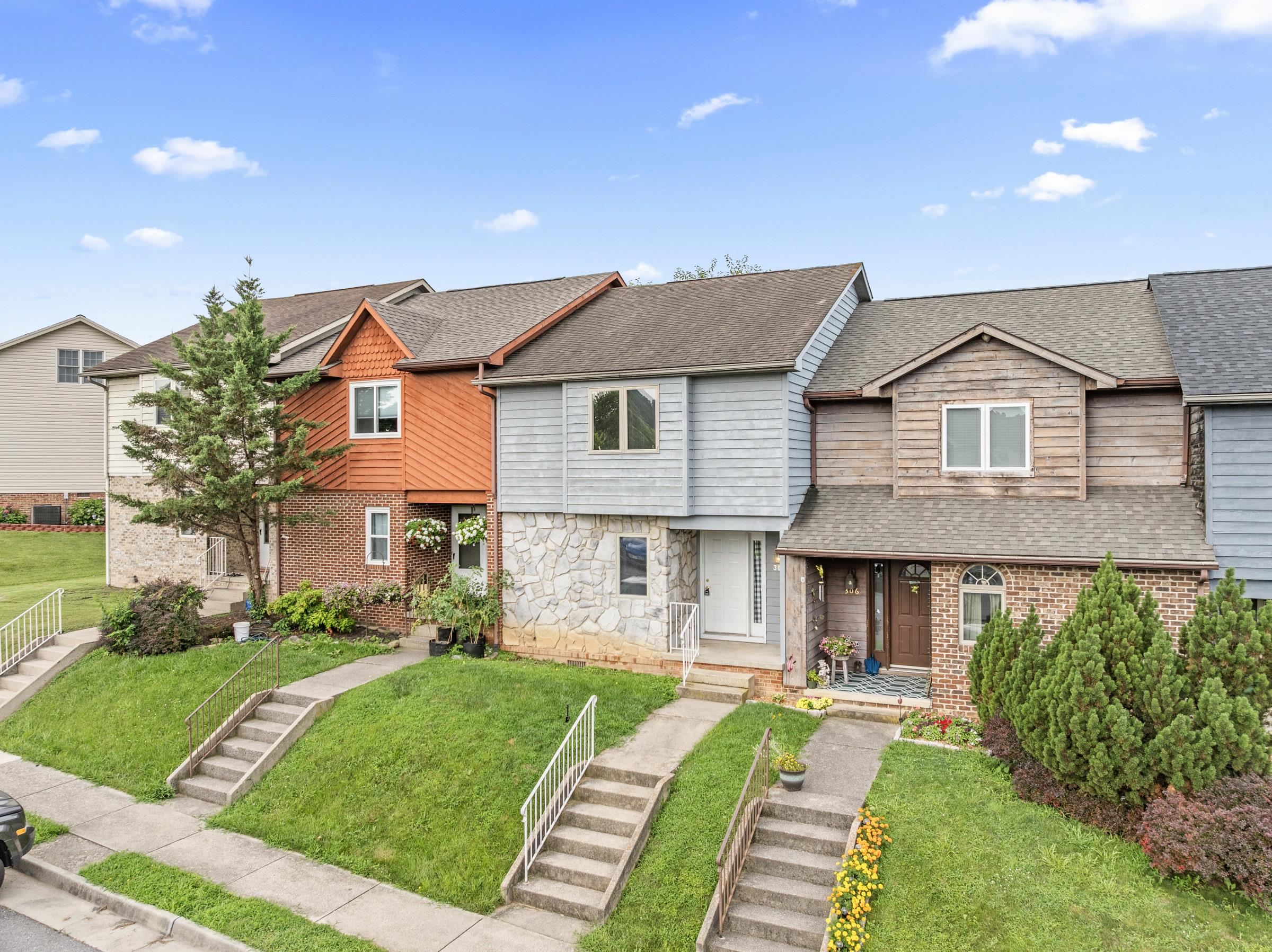 304 RIDGEWOOD AVE, BROADWAY, Virginia 22815, 2 Bedrooms Bedrooms, ,1 BathroomBathrooms,Residential,304 RIDGEWOOD AVE,667023 MLS # 667023