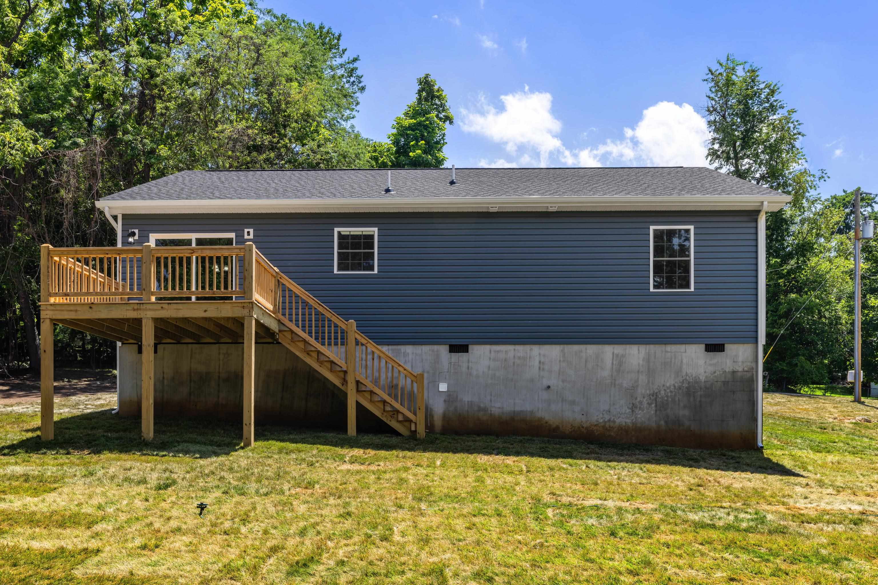 12 MCARTHUR ST, STAUNTON, Virginia 24401, 3 Bedrooms Bedrooms, ,2 BathroomsBathrooms,Residential,12 MCARTHUR ST,667026 MLS # 667026