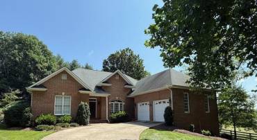 201 OAK RIDGE DR, STAUNTON, Virginia 24401, 3 Bedrooms Bedrooms, ,2 BathroomsBathrooms,Residential,201 OAK RIDGE DR,667029 MLS # 667029