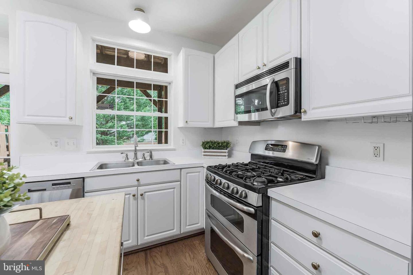 1955 TEASEL CT, WOODBRIDGE, Virginia 22192, 3 Bedrooms Bedrooms, 6 Rooms Rooms,2 BathroomsBathrooms,Residential,For sale,1955 TEASEL CT,VAPW2099486 MLS # VAPW2099486
