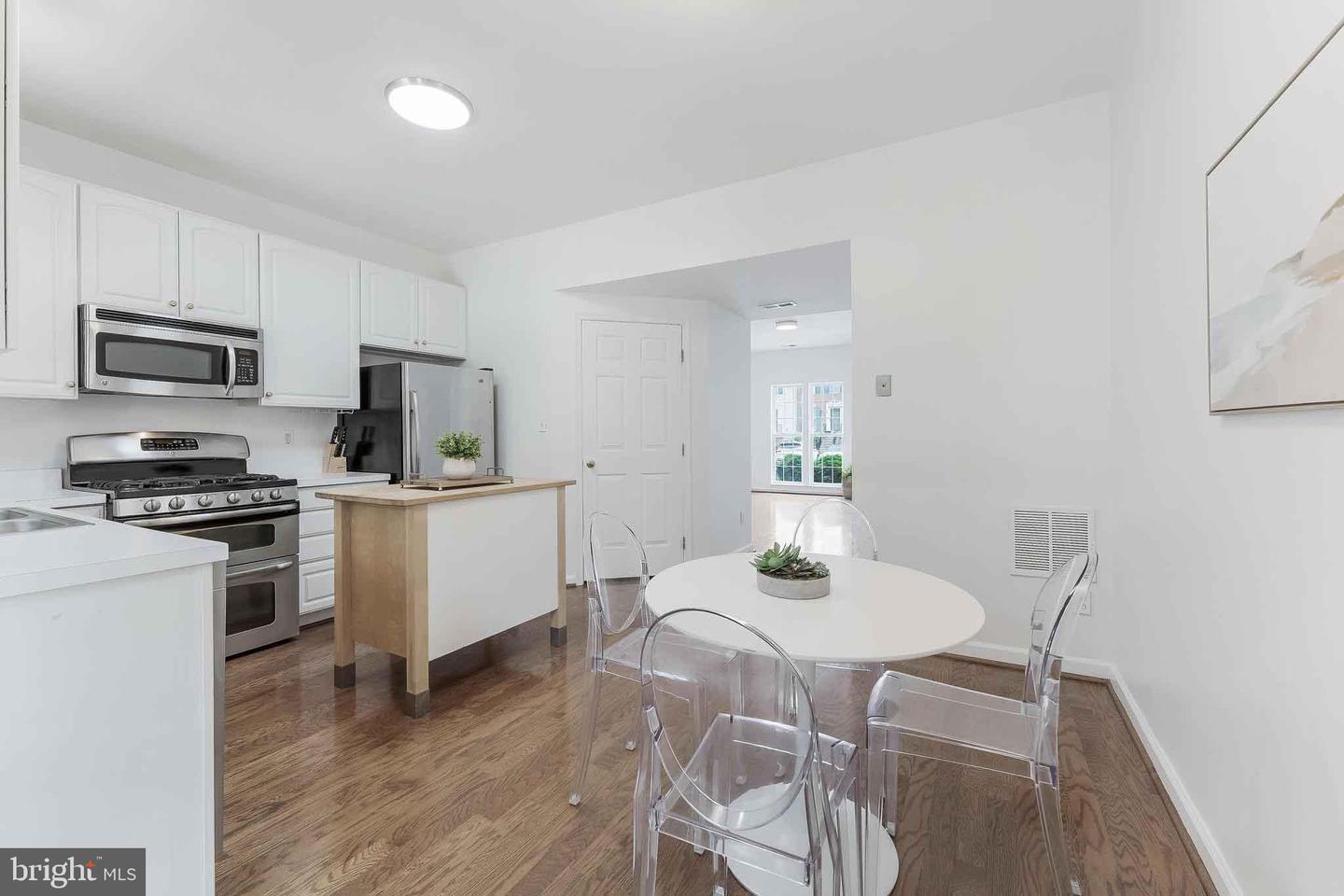 1955 TEASEL CT, WOODBRIDGE, Virginia 22192, 3 Bedrooms Bedrooms, 6 Rooms Rooms,2 BathroomsBathrooms,Residential,For sale,1955 TEASEL CT,VAPW2099486 MLS # VAPW2099486