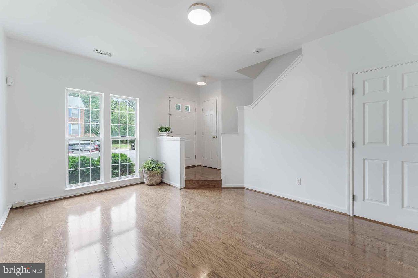 1955 TEASEL CT, WOODBRIDGE, Virginia 22192, 3 Bedrooms Bedrooms, 6 Rooms Rooms,2 BathroomsBathrooms,Residential,For sale,1955 TEASEL CT,VAPW2099486 MLS # VAPW2099486
