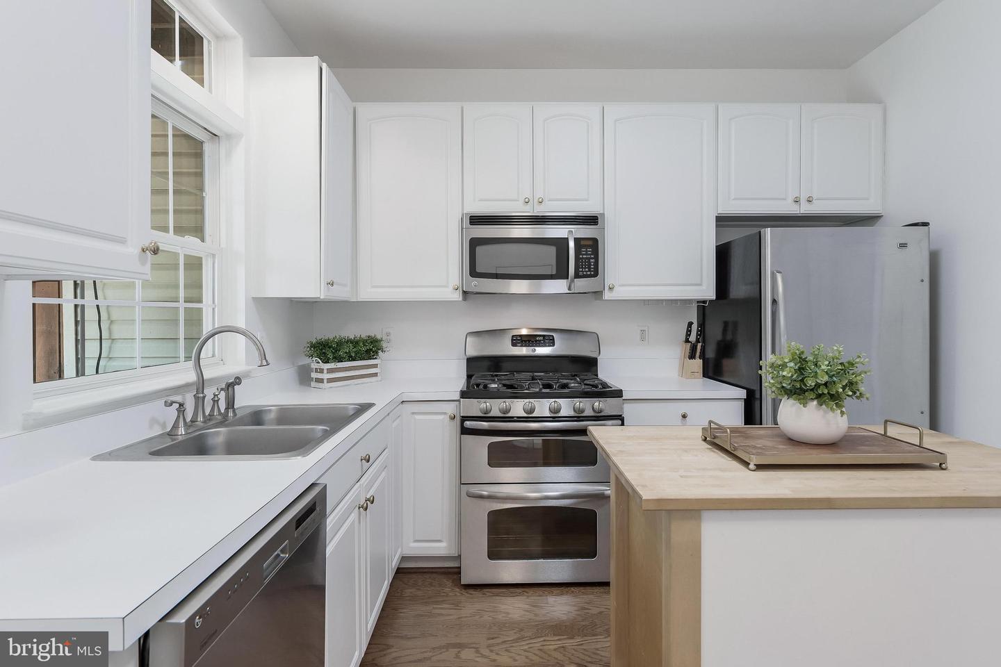 1955 TEASEL CT, WOODBRIDGE, Virginia 22192, 3 Bedrooms Bedrooms, 6 Rooms Rooms,2 BathroomsBathrooms,Residential,For sale,1955 TEASEL CT,VAPW2099486 MLS # VAPW2099486