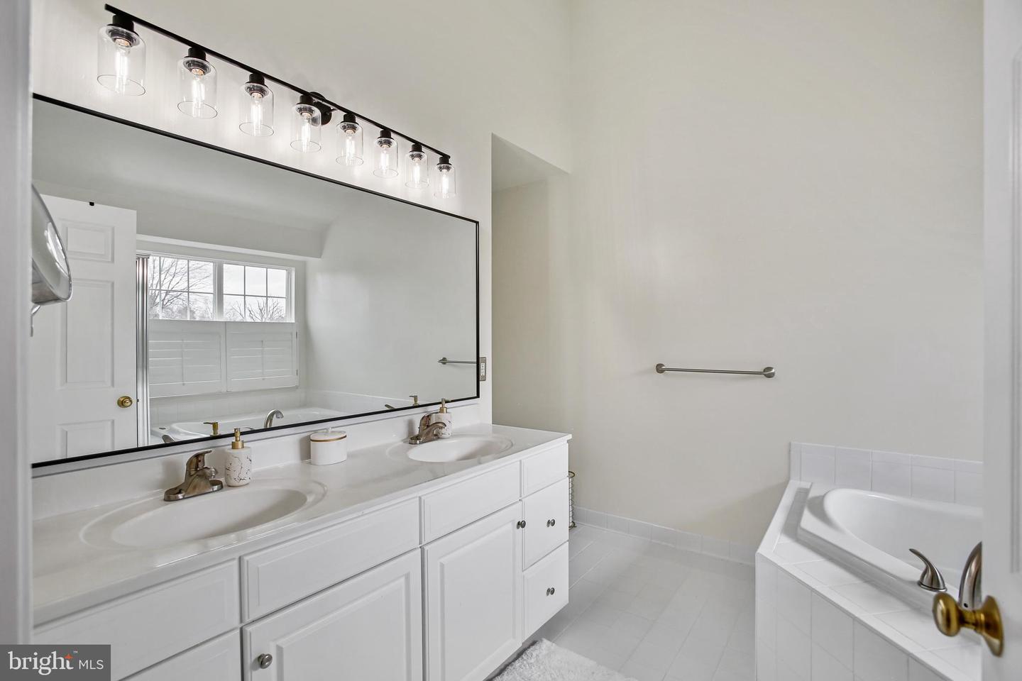 43213 SOMERSET HILLS TER, ASHBURN, Virginia 20147, 3 Bedrooms Bedrooms, ,3 BathroomsBathrooms,Residential,For sale,43213 SOMERSET HILLS TER,VALO2102652 MLS # VALO2102652