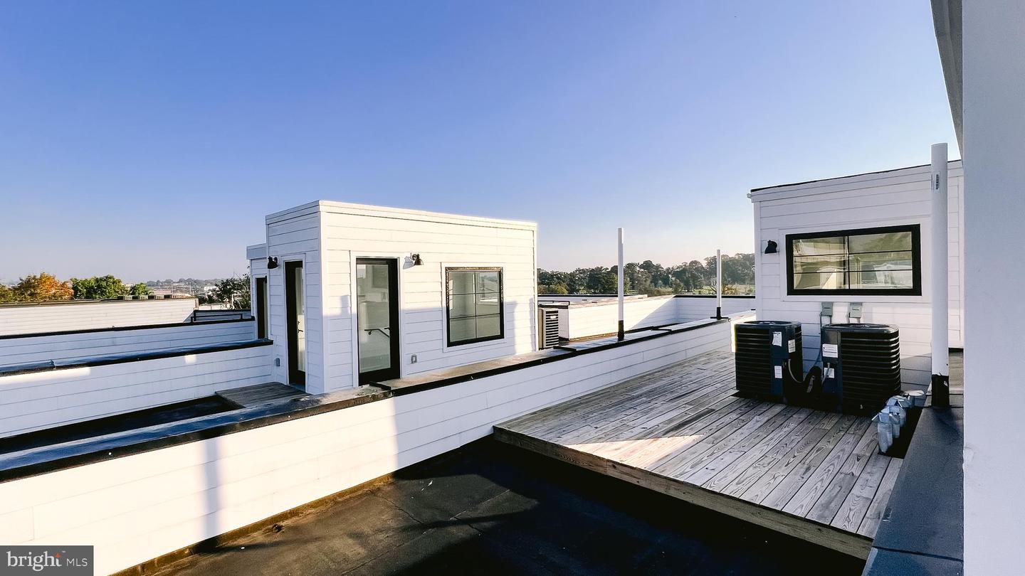 1266 HOLBROOK TER NE #UPPER UNIT, WASHINGTON, District Of Columbia 20002, 2 Bedrooms Bedrooms, ,3 BathroomsBathrooms,Residential,For sale,1266 HOLBROOK TER NE #UPPER UNIT,DCDC2211510 MLS # DCDC2211510