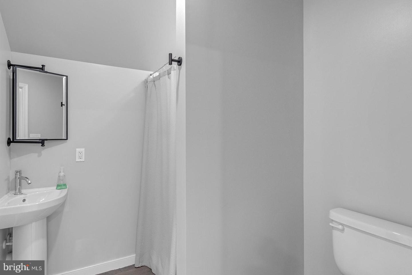 47 ROSEBERRY LN, URBANNA, Virginia 23175, 3 Bedrooms Bedrooms, 8 Rooms Rooms,3 BathroomsBathrooms,Residential,For sale,47 ROSEBERRY LN,VAMX2000224 MLS # VAMX2000224