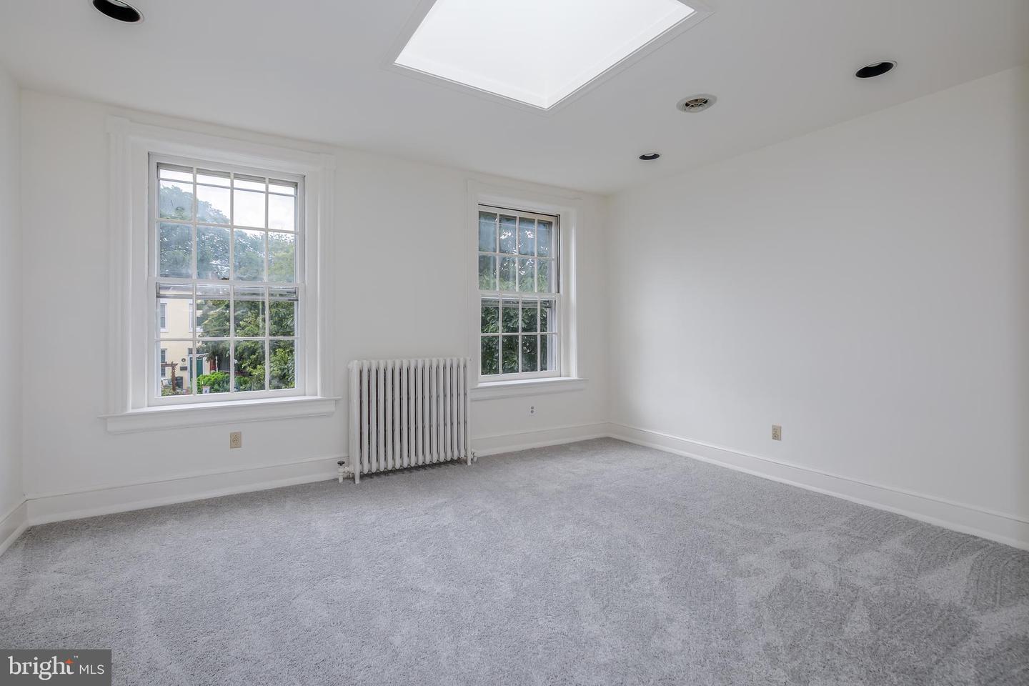 323 14TH ST NE, WASHINGTON, District Of Columbia 20002, 3 Bedrooms Bedrooms, ,1 BathroomBathrooms,Residential,For sale,323 14TH ST NE,DCDC2211528 MLS # DCDC2211528