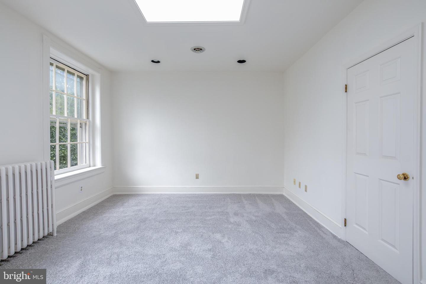 323 14TH ST NE, WASHINGTON, District Of Columbia 20002, 3 Bedrooms Bedrooms, ,1 BathroomBathrooms,Residential,For sale,323 14TH ST NE,DCDC2211528 MLS # DCDC2211528