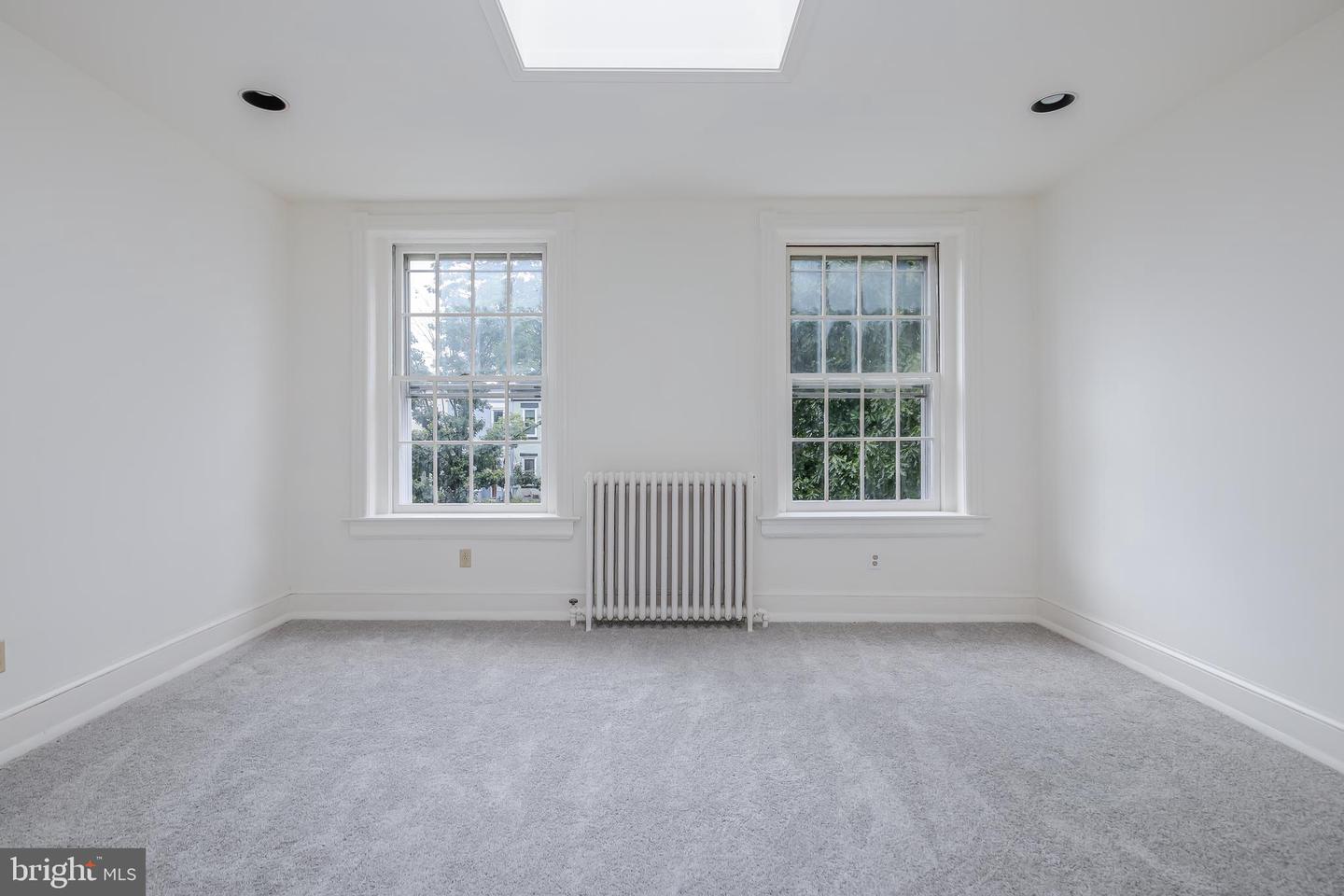 323 14TH ST NE, WASHINGTON, District Of Columbia 20002, 3 Bedrooms Bedrooms, ,1 BathroomBathrooms,Residential,For sale,323 14TH ST NE,DCDC2211528 MLS # DCDC2211528
