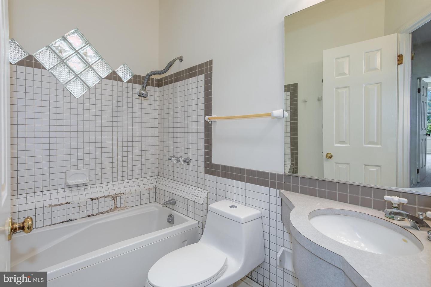 323 14TH ST NE, WASHINGTON, District Of Columbia 20002, 3 Bedrooms Bedrooms, ,1 BathroomBathrooms,Residential,For sale,323 14TH ST NE,DCDC2211528 MLS # DCDC2211528
