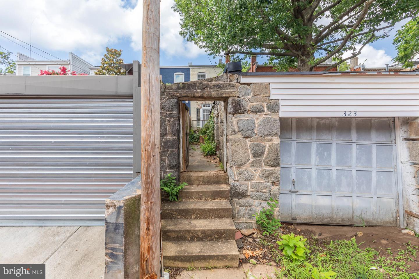323 14TH ST NE, WASHINGTON, District Of Columbia 20002, 3 Bedrooms Bedrooms, ,1 BathroomBathrooms,Residential,For sale,323 14TH ST NE,DCDC2211528 MLS # DCDC2211528