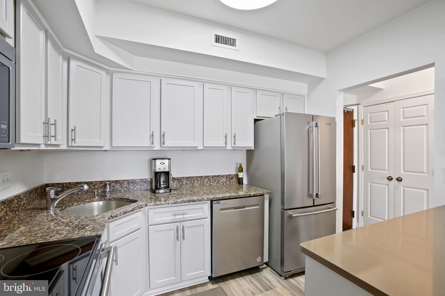 800 S SAINT ASAPH ST #403, ALEXANDRIA, Virginia 22314, 1 Bedroom Bedrooms, ,1 BathroomBathrooms,Residential,For sale,800 S SAINT ASAPH ST #403,VAAX2047712 MLS # VAAX2047712