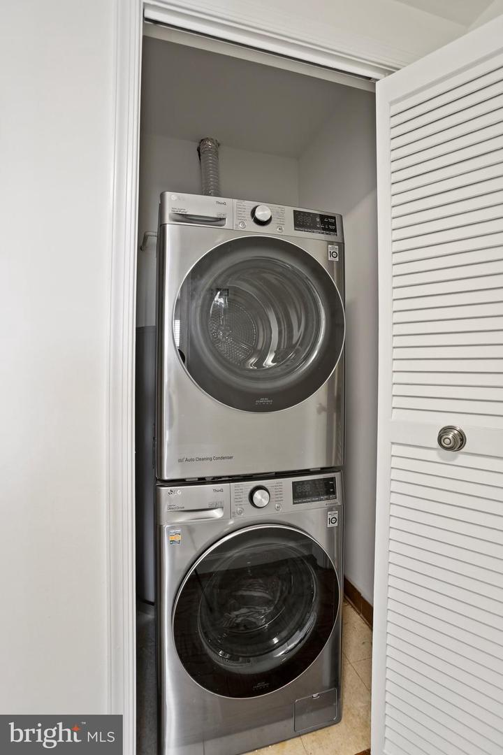 800 S SAINT ASAPH ST #403, ALEXANDRIA, Virginia 22314, 1 Bedroom Bedrooms, ,1 BathroomBathrooms,Residential,For sale,800 S SAINT ASAPH ST #403,VAAX2047712 MLS # VAAX2047712