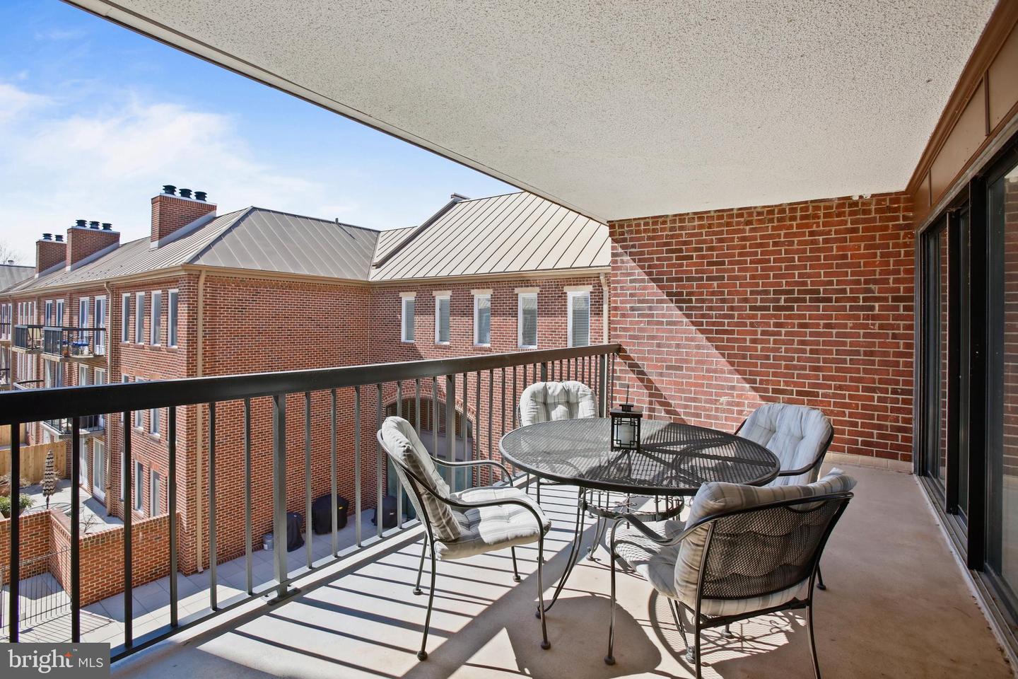 800 S SAINT ASAPH ST #403, ALEXANDRIA, Virginia 22314, 1 Bedroom Bedrooms, ,1 BathroomBathrooms,Residential,For sale,800 S SAINT ASAPH ST #403,VAAX2047712 MLS # VAAX2047712