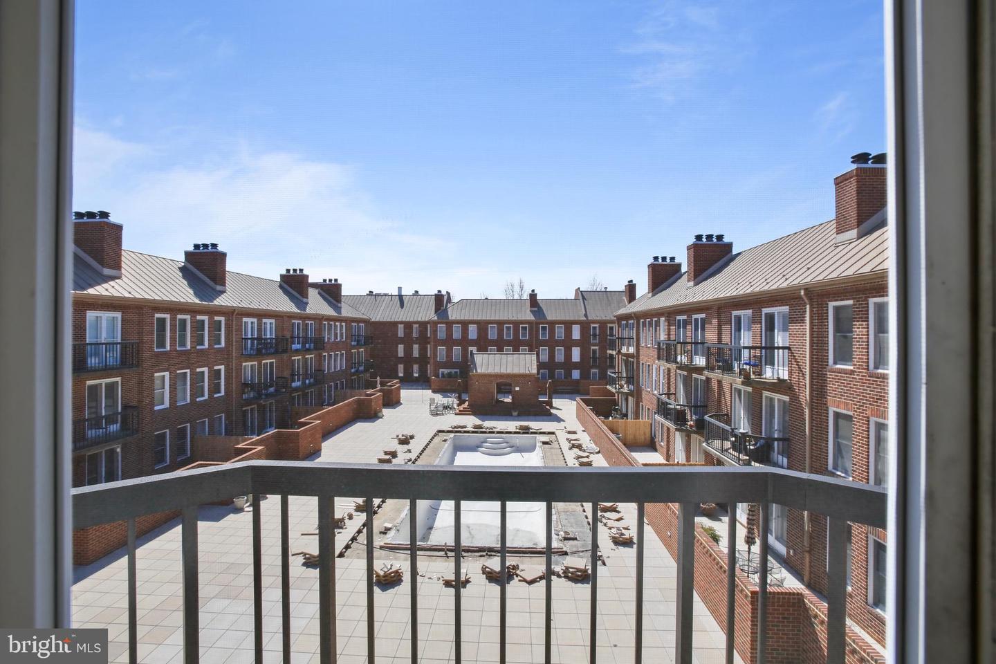 800 S SAINT ASAPH ST #403, ALEXANDRIA, Virginia 22314, 1 Bedroom Bedrooms, ,1 BathroomBathrooms,Residential,For sale,800 S SAINT ASAPH ST #403,VAAX2047712 MLS # VAAX2047712