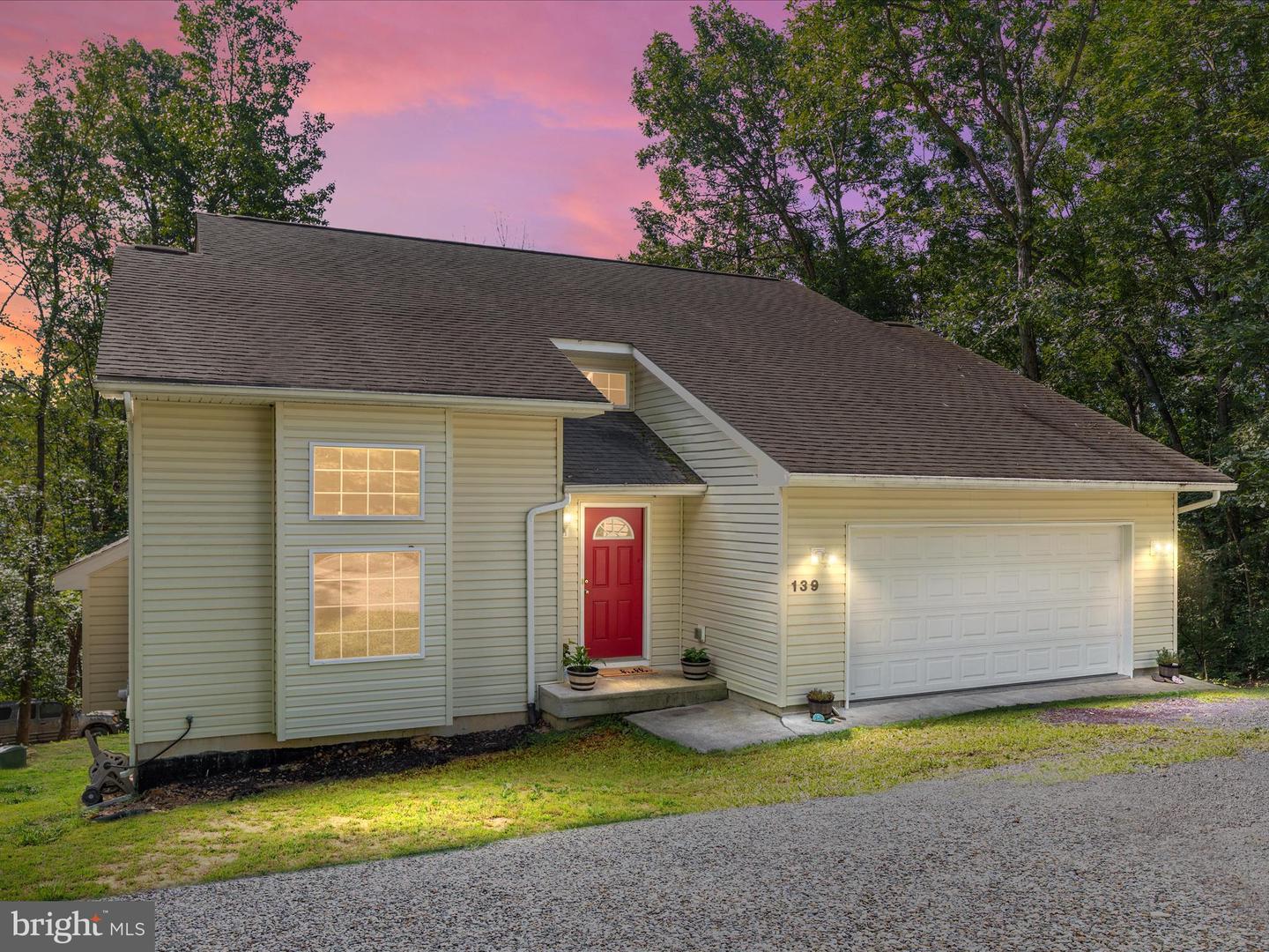 139 MAPLE AVE, MOUNT JACKSON, Virginia 22842, 3 Bedrooms Bedrooms, ,2 BathroomsBathrooms,Residential,For sale,139 MAPLE AVE,VASH2012062 MLS # VASH2012062