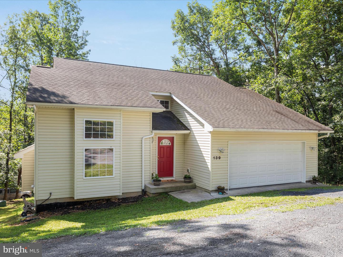 139 MAPLE AVE, MOUNT JACKSON, Virginia 22842, 3 Bedrooms Bedrooms, ,2 BathroomsBathrooms,Residential,For sale,139 MAPLE AVE,VASH2012062 MLS # VASH2012062