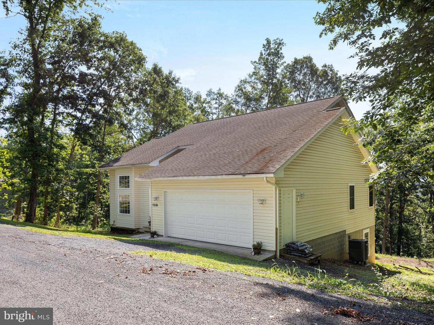 139 MAPLE AVE, MOUNT JACKSON, Virginia 22842, 3 Bedrooms Bedrooms, ,2 BathroomsBathrooms,Residential,For sale,139 MAPLE AVE,VASH2012062 MLS # VASH2012062