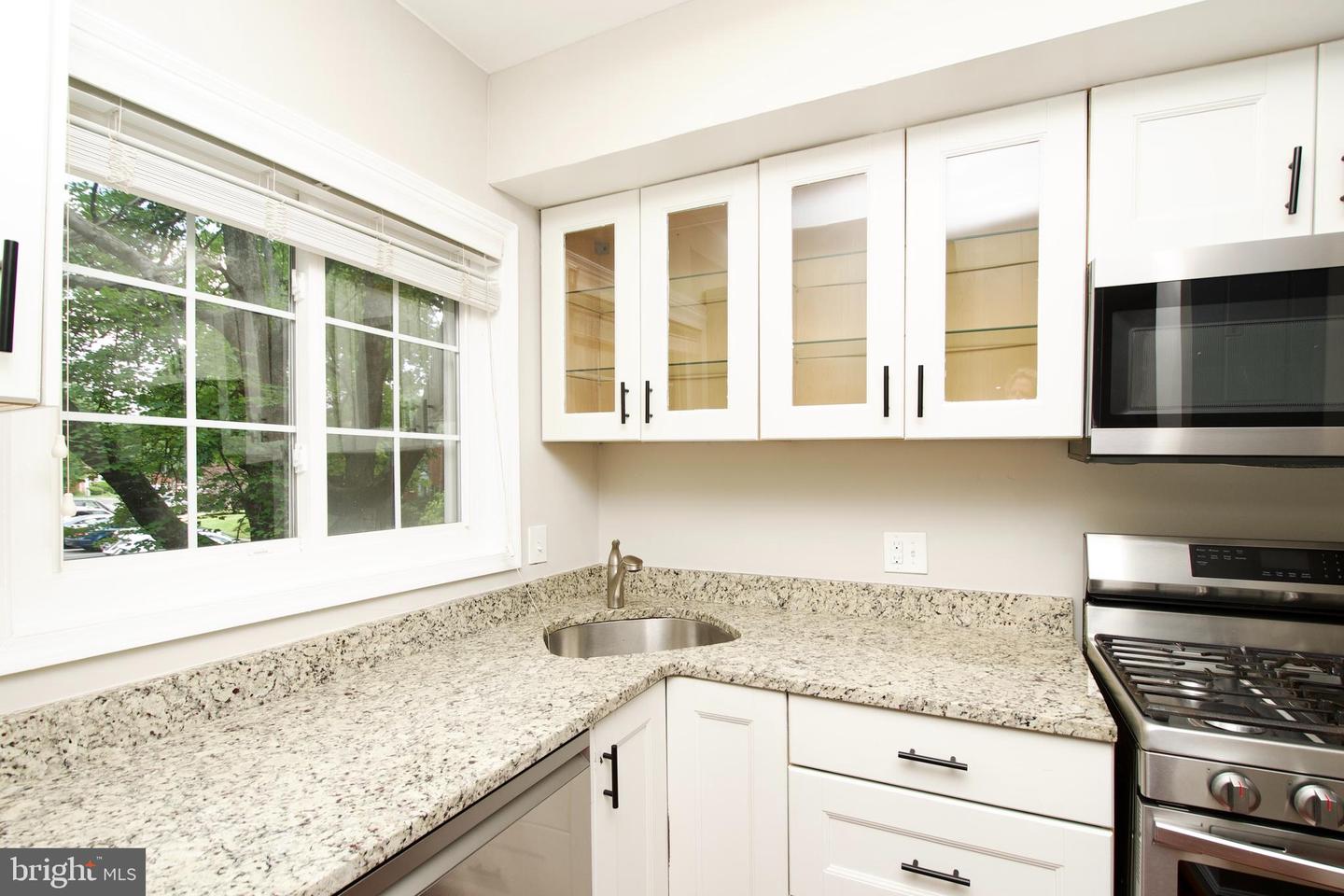 3106 RAVENSWORTH PL, ALEXANDRIA, Virginia 22302, 2 Bedrooms Bedrooms, ,1 BathroomBathrooms,Residential,For sale,3106 RAVENSWORTH PL,VAAX2043340 MLS # VAAX2043340