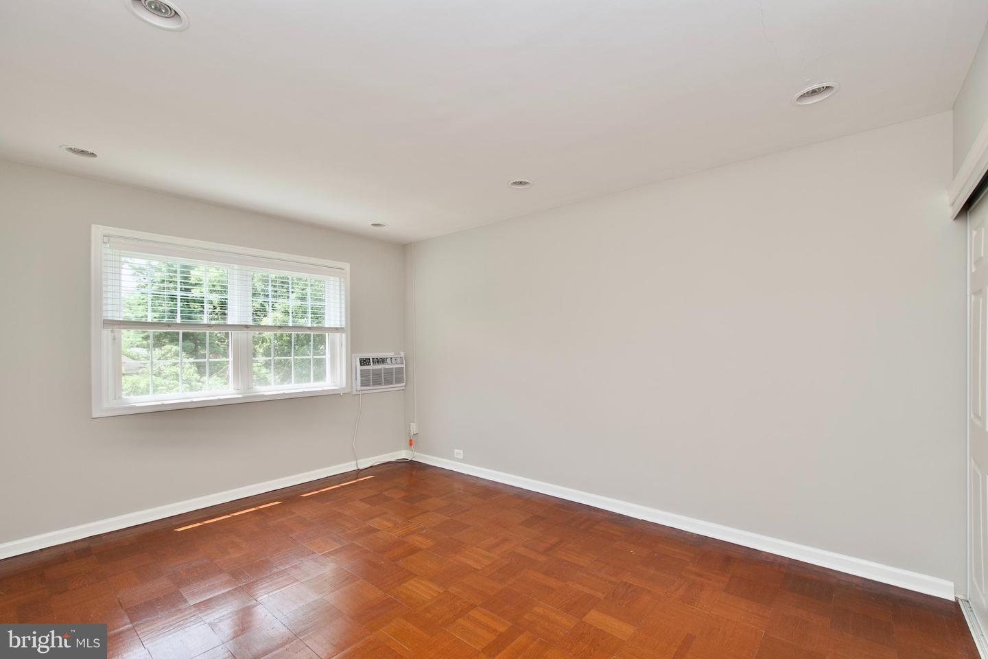 3106 RAVENSWORTH PL, ALEXANDRIA, Virginia 22302, 2 Bedrooms Bedrooms, ,1 BathroomBathrooms,Residential,For sale,3106 RAVENSWORTH PL,VAAX2043340 MLS # VAAX2043340