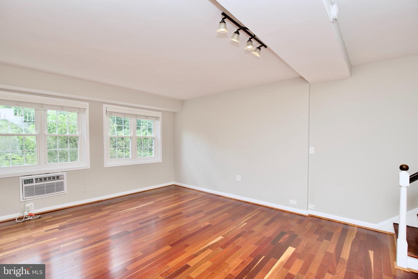 3106 RAVENSWORTH PL, ALEXANDRIA, Virginia 22302, 2 Bedrooms Bedrooms, ,1 BathroomBathrooms,Residential,For sale,3106 RAVENSWORTH PL,VAAX2043340 MLS # VAAX2043340