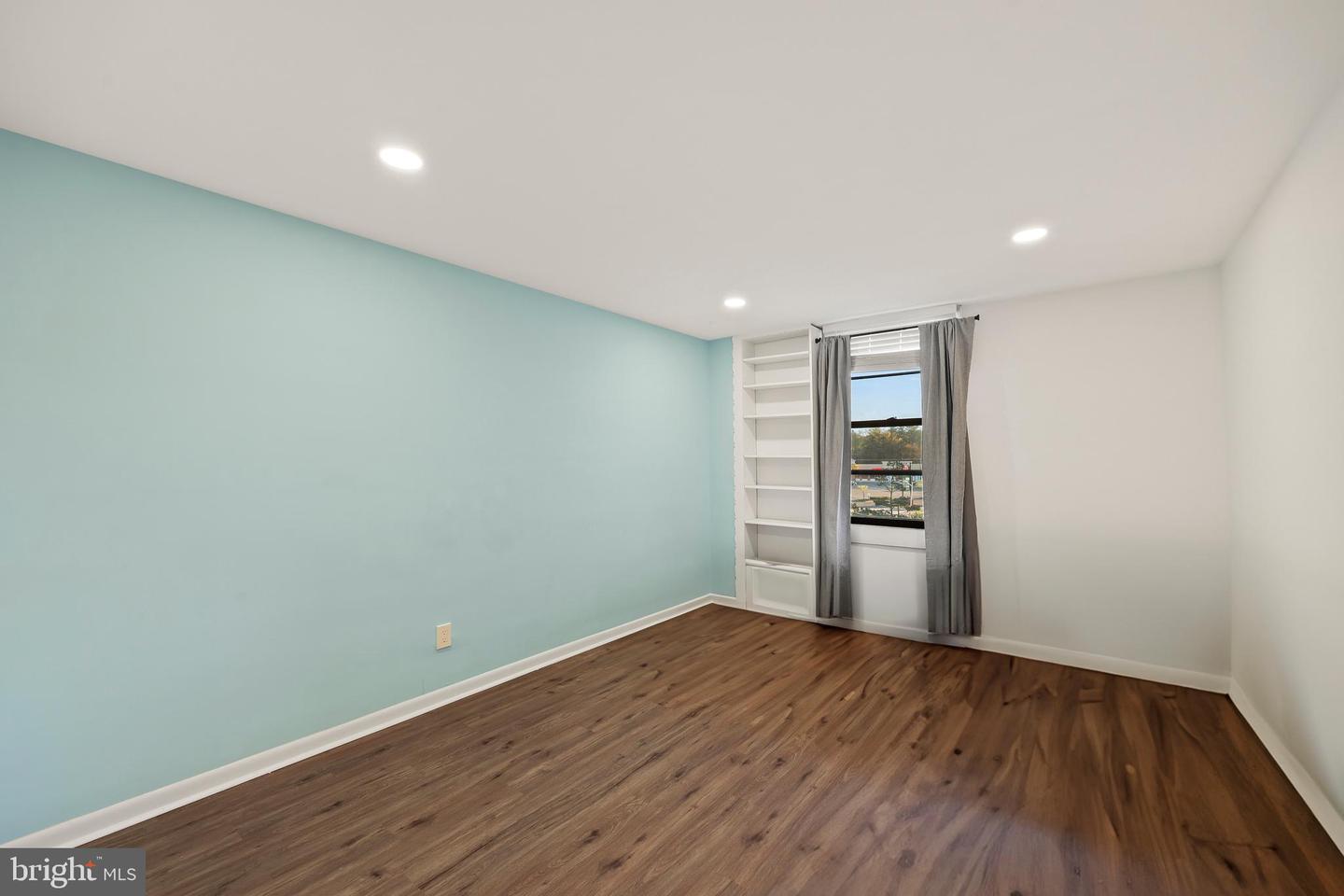 4600 DUKE ST #723, ALEXANDRIA, Virginia 22304, 2 Bedrooms Bedrooms, ,1 BathroomBathrooms,Residential,For sale,4600 DUKE ST #723,VAAX2043748 MLS # VAAX2043748