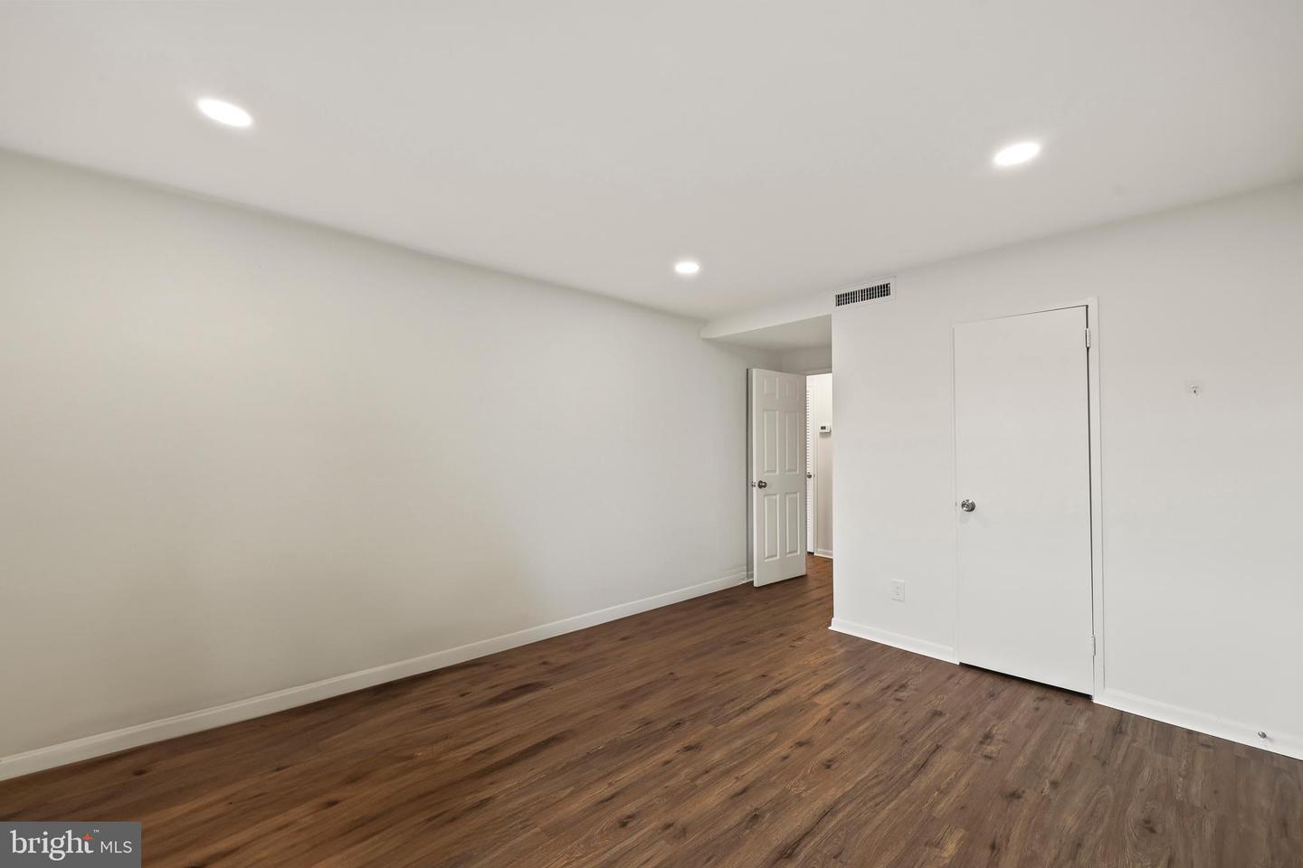 4600 DUKE ST #723, ALEXANDRIA, Virginia 22304, 2 Bedrooms Bedrooms, ,1 BathroomBathrooms,Residential,For sale,4600 DUKE ST #723,VAAX2043748 MLS # VAAX2043748