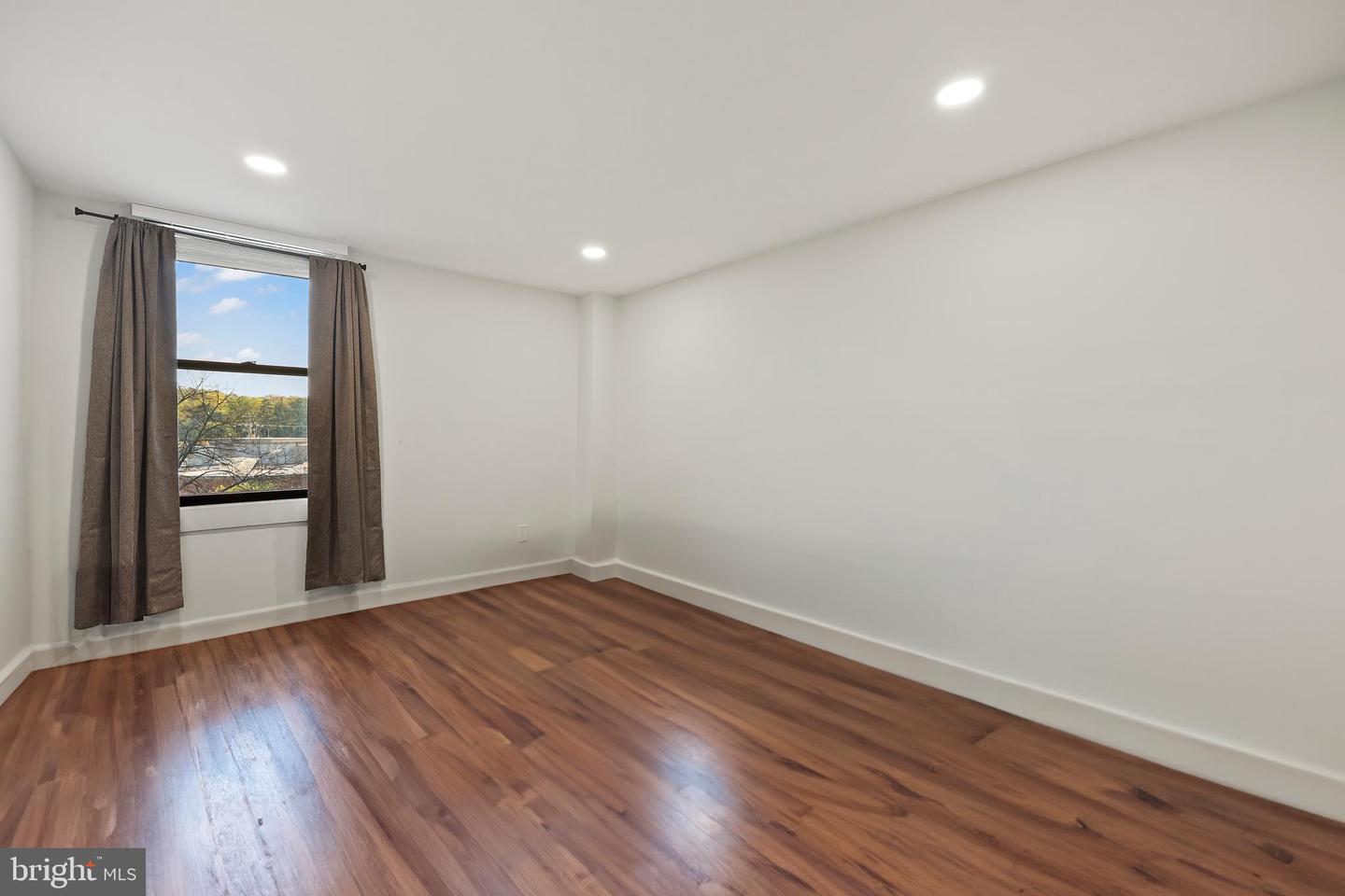 4600 DUKE ST #723, ALEXANDRIA, Virginia 22304, 2 Bedrooms Bedrooms, ,1 BathroomBathrooms,Residential,For sale,4600 DUKE ST #723,VAAX2043748 MLS # VAAX2043748