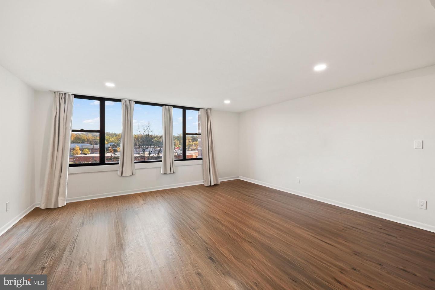 4600 DUKE ST #723, ALEXANDRIA, Virginia 22304, 2 Bedrooms Bedrooms, ,1 BathroomBathrooms,Residential,For sale,4600 DUKE ST #723,VAAX2043748 MLS # VAAX2043748