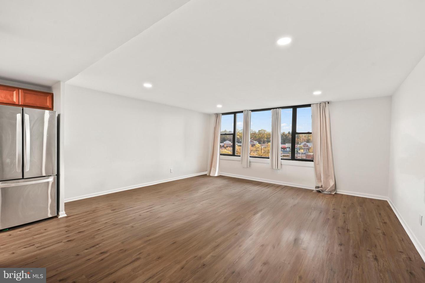 4600 DUKE ST #723, ALEXANDRIA, Virginia 22304, 2 Bedrooms Bedrooms, ,1 BathroomBathrooms,Residential,For sale,4600 DUKE ST #723,VAAX2043748 MLS # VAAX2043748