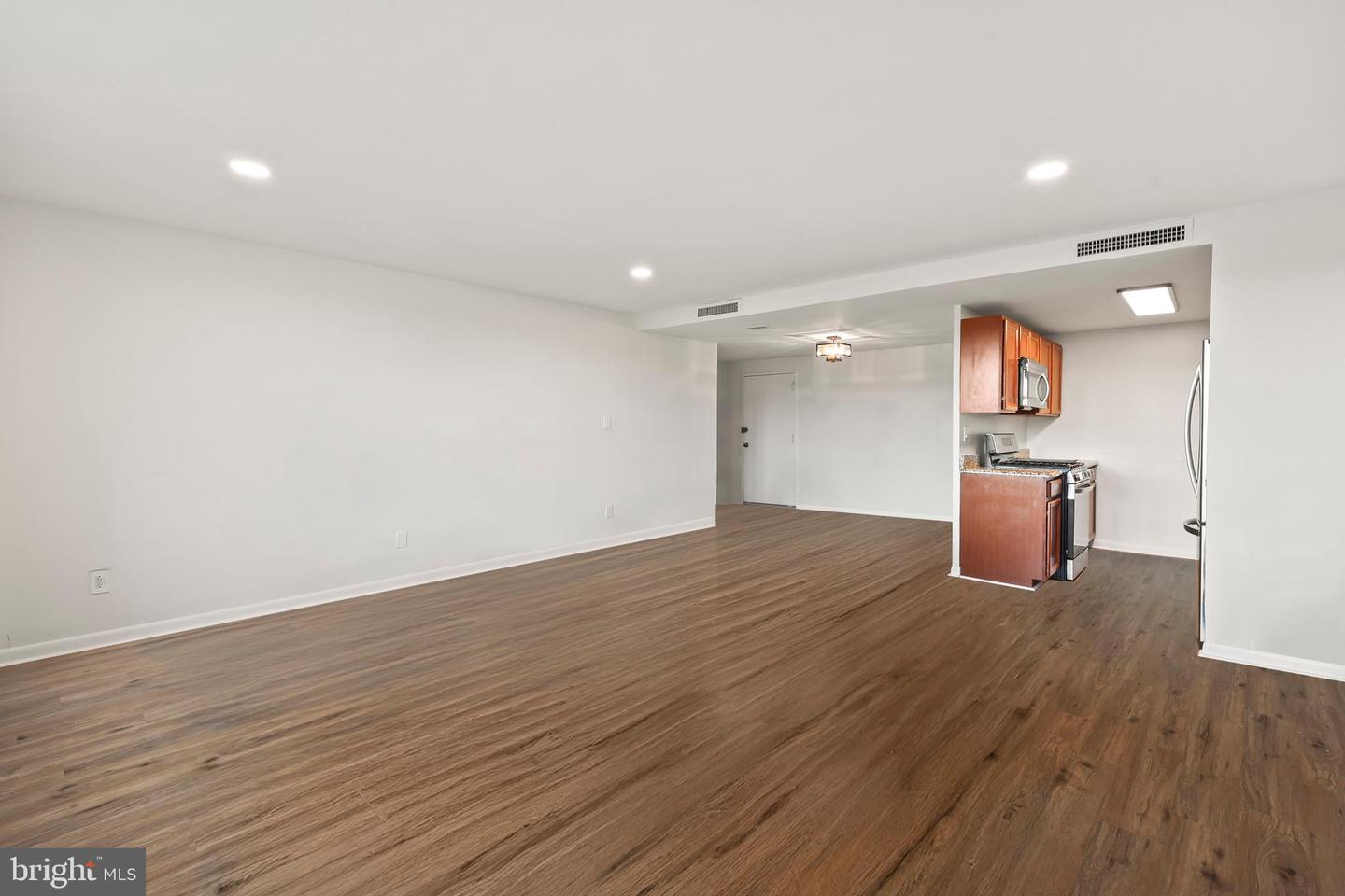 4600 DUKE ST #723, ALEXANDRIA, Virginia 22304, 2 Bedrooms Bedrooms, ,1 BathroomBathrooms,Residential,For sale,4600 DUKE ST #723,VAAX2043748 MLS # VAAX2043748
