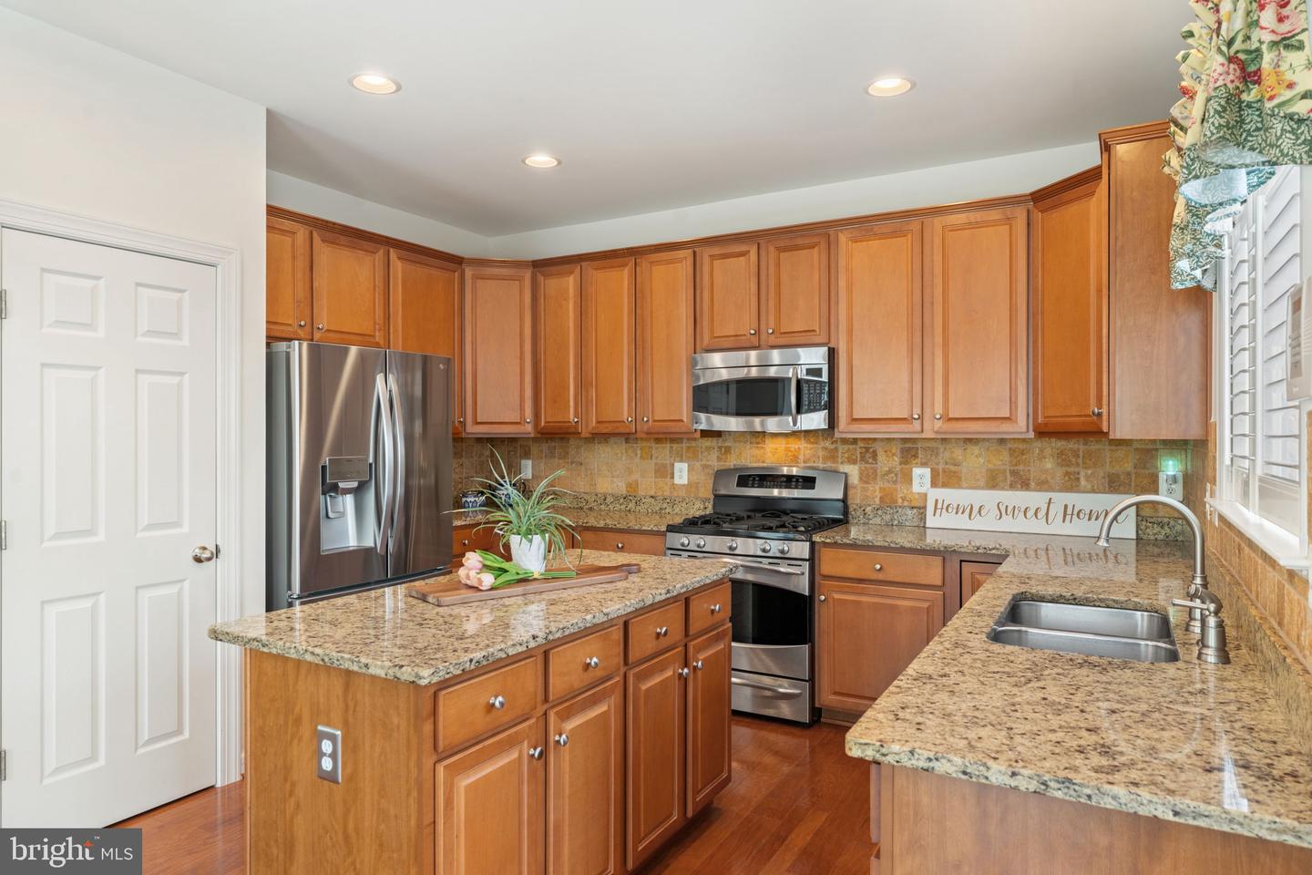6076 POPES CREEK PL, HAYMARKET, Virginia 20169, 3 Bedrooms Bedrooms, ,3 BathroomsBathrooms,Residential,For sale,6076 POPES CREEK PL,VAPW2096978 MLS # VAPW2096978