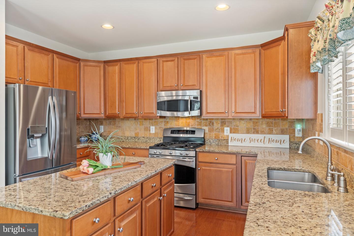 6076 POPES CREEK PL, HAYMARKET, Virginia 20169, 3 Bedrooms Bedrooms, ,3 BathroomsBathrooms,Residential,For sale,6076 POPES CREEK PL,VAPW2096978 MLS # VAPW2096978
