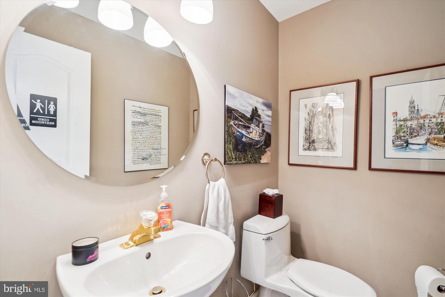 4692 KIRKPATRICK LN, ALEXANDRIA, Virginia 22311, 3 Bedrooms Bedrooms, ,3 BathroomsBathrooms,Residential,For sale,4692 KIRKPATRICK LN,VAAX2046966 MLS # VAAX2046966