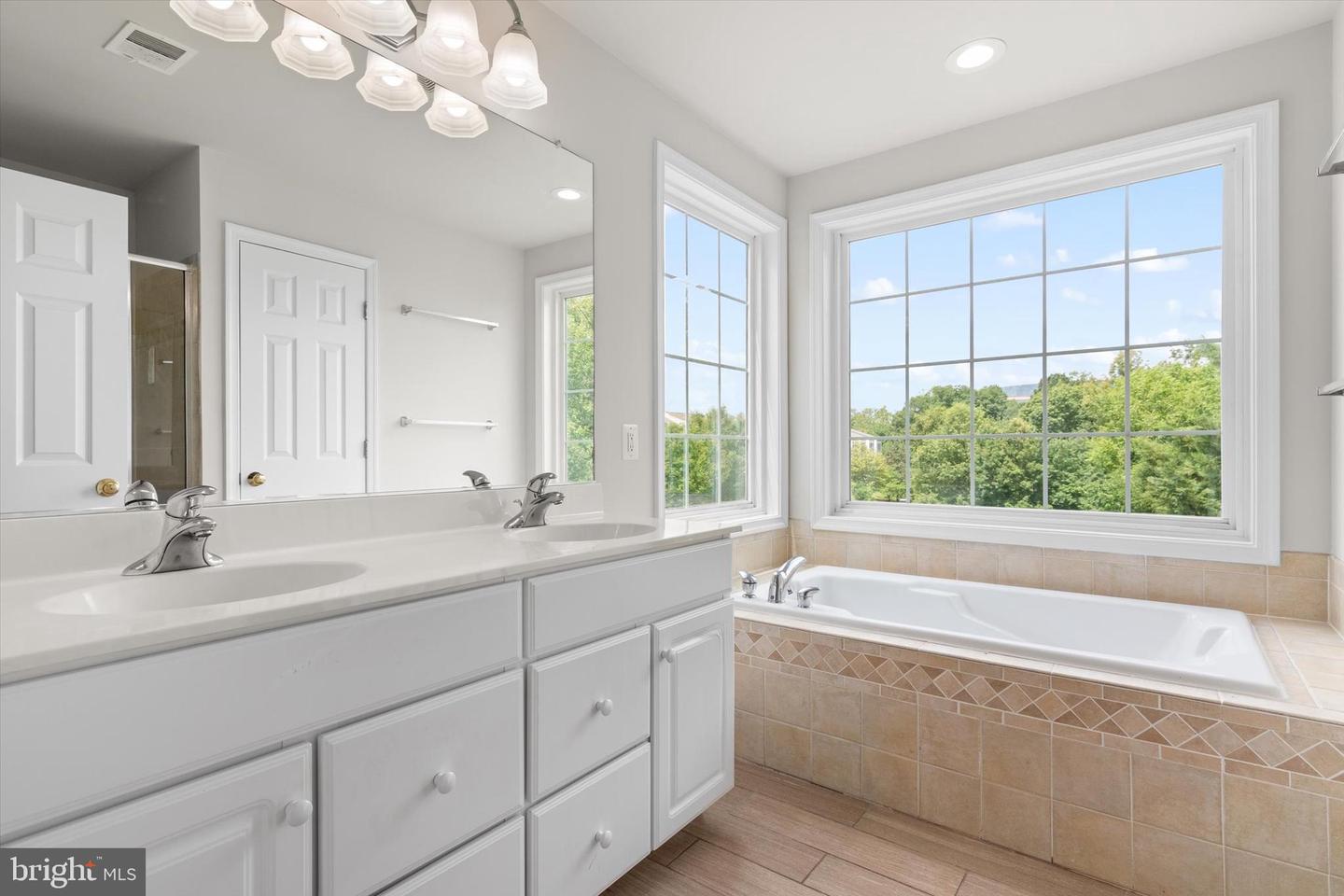 2456 ACORN HOLLOW LN, HERNDON, Virginia 20171, 4 Bedrooms Bedrooms, ,3 BathroomsBathrooms,Residential,For sale,2456 ACORN HOLLOW LN,VAFX2253194 MLS # VAFX2253194